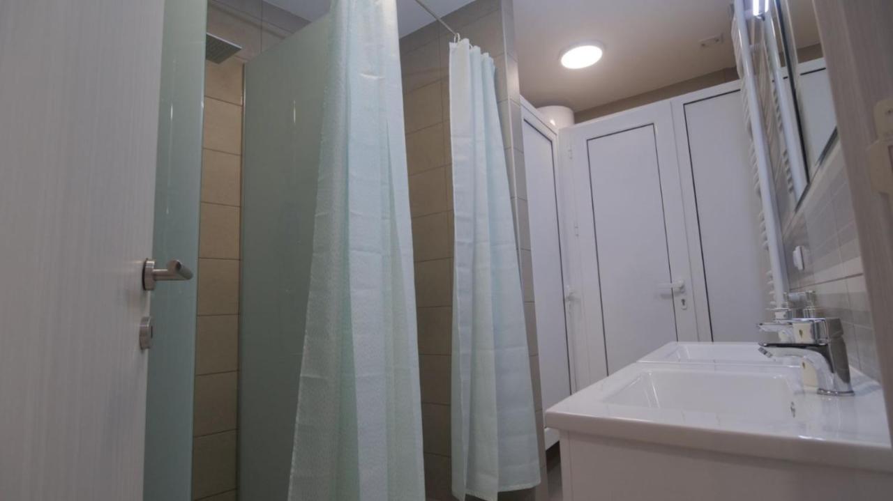 Stella Di Notte Vip Hostel Belgrado Buitenkant foto
